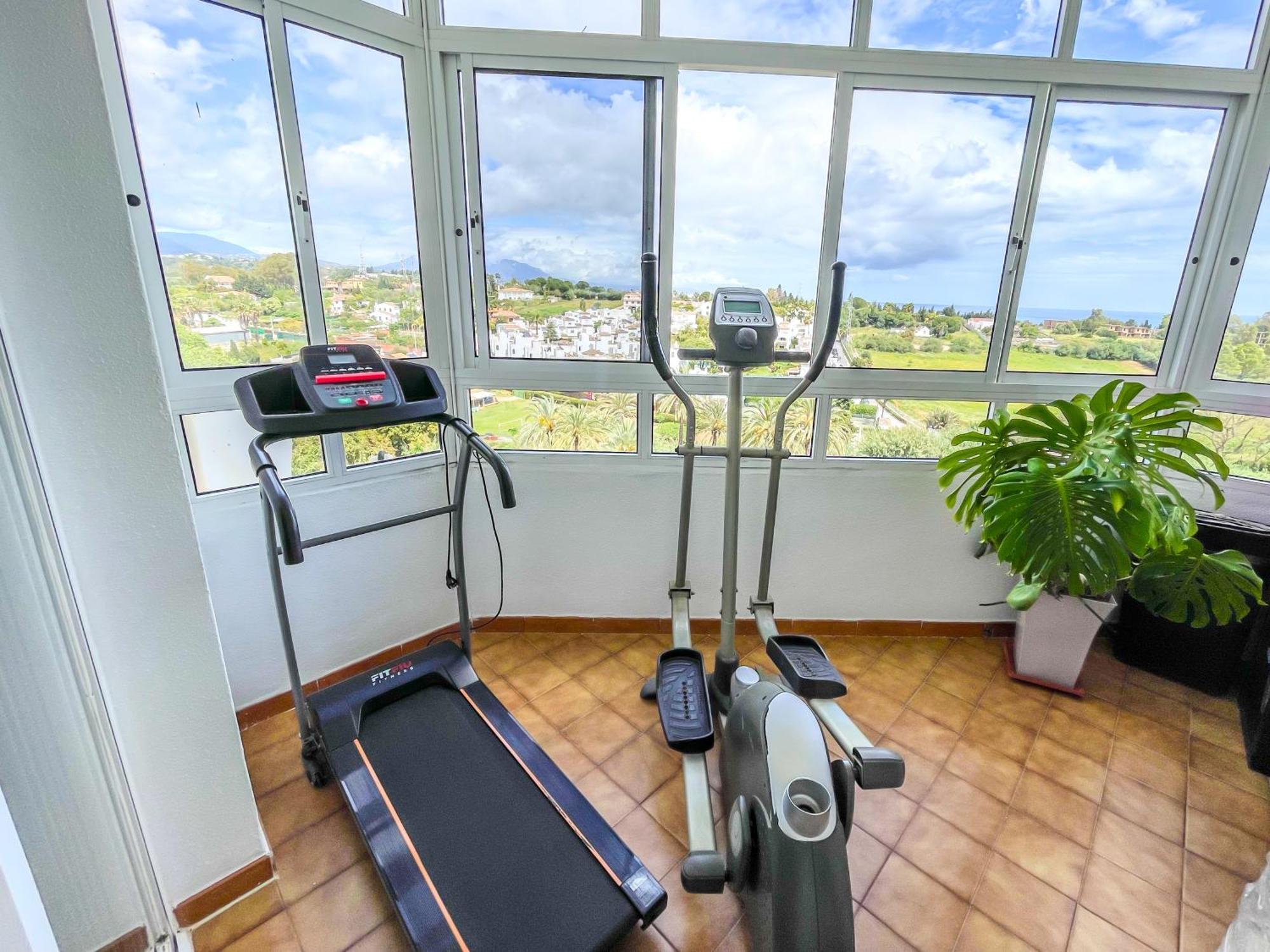 Modern Apartment With Terrace - 2 Min From The Beach Эстепона Экстерьер фото